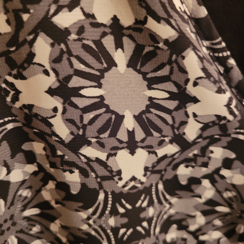 Ricki's Plus Black and Gray Patterned Sleeveless Top - Picture 4 of 7